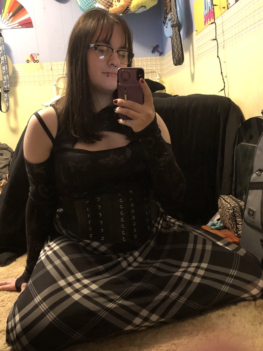 Genetically programmed to be Thicc ig, Happy 3 years to me!
#transmtf #goth #Vtubervsirl