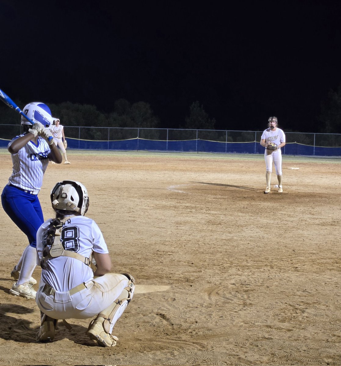 HayleeMiller88's tweet photo. The pitch call, the pitch, the strike! Love my pitcher!!!

Our team went hard yesterday and came out the Top Gun Rmemeber the Fallen Gold Bracket Champions!

#powhatanhighschool #powhatansoftball #StarzGold #travelball #recruitready #recruitme #studentathlete #softball https://t.co/KuZ34LmGKW