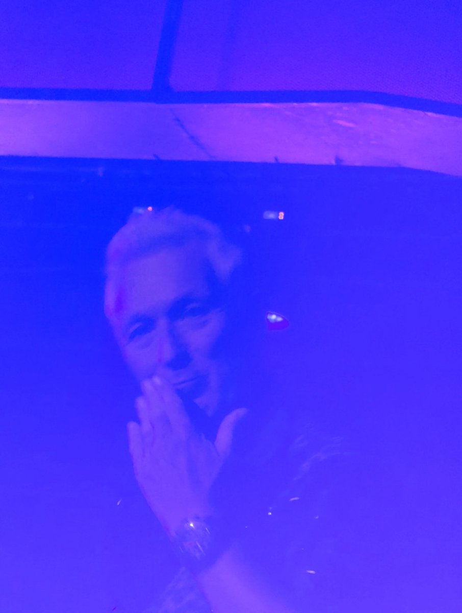 ylovesgok's tweet photo. #butlinsweekender #Martinkemp live ❤️❤️ #Spandauballet #Gold https://t.co/qACpBmL6Zk
