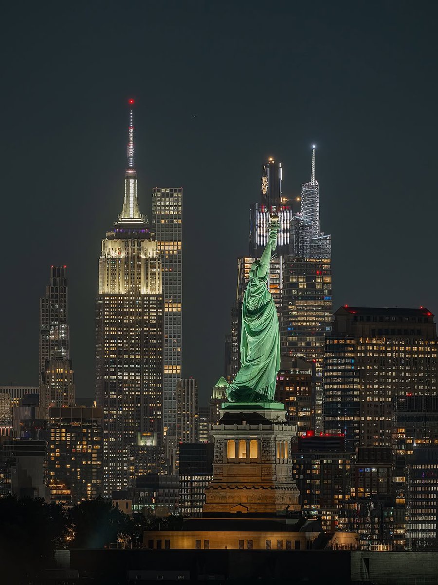 New York City night view .... 🗽

📸 : jerseyportraits 👏