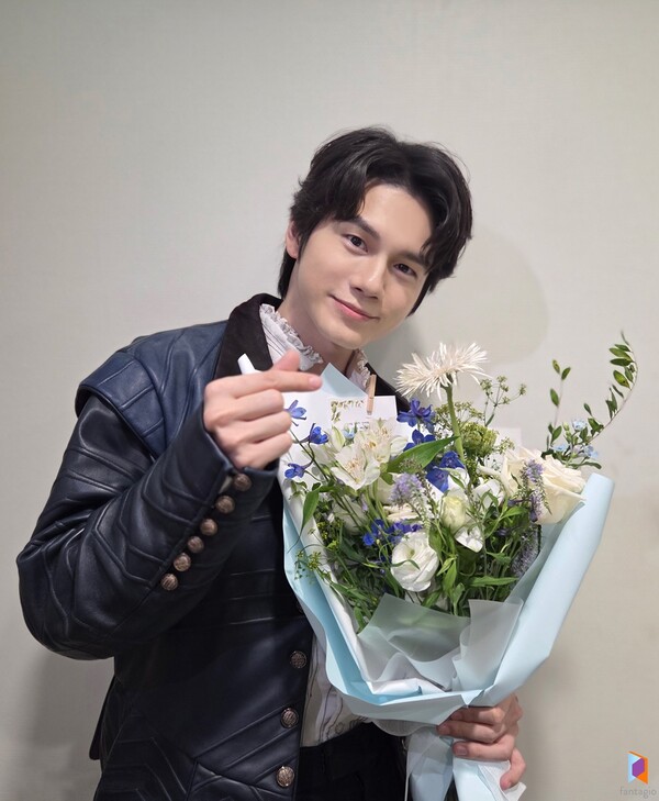 옹성우 “‘셰익스피어 인 러브’ 새로운 시작, 관객 존재 큰 의미로 다가와” 

#옹성우 #배우옹성우 
#ONGSEONGWU  
<a href="/officialtwt_OSW/">옹성우(ONG SEONG WU)</a>
#셰익스피어인러브 
#연극셰익스피어인러브 
#셰익스피어인러브_옹성우
⬇관련기사⬇ 
slist.kr/news/articleVi…