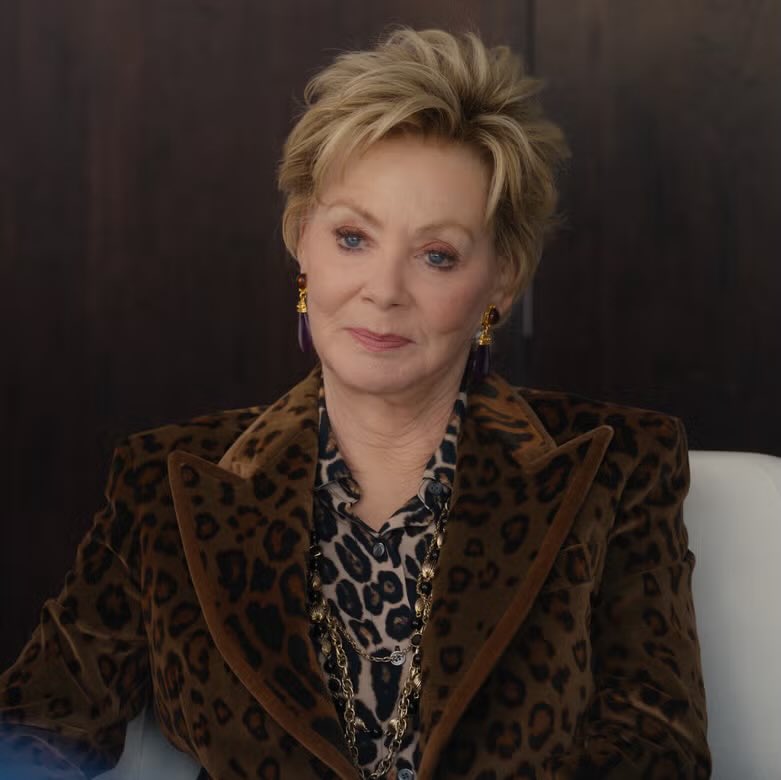 PopBase's tweet image. Jean Smart wins the #EMMYs award for Best Actress in a Comedy Series for ‘Hacks.’