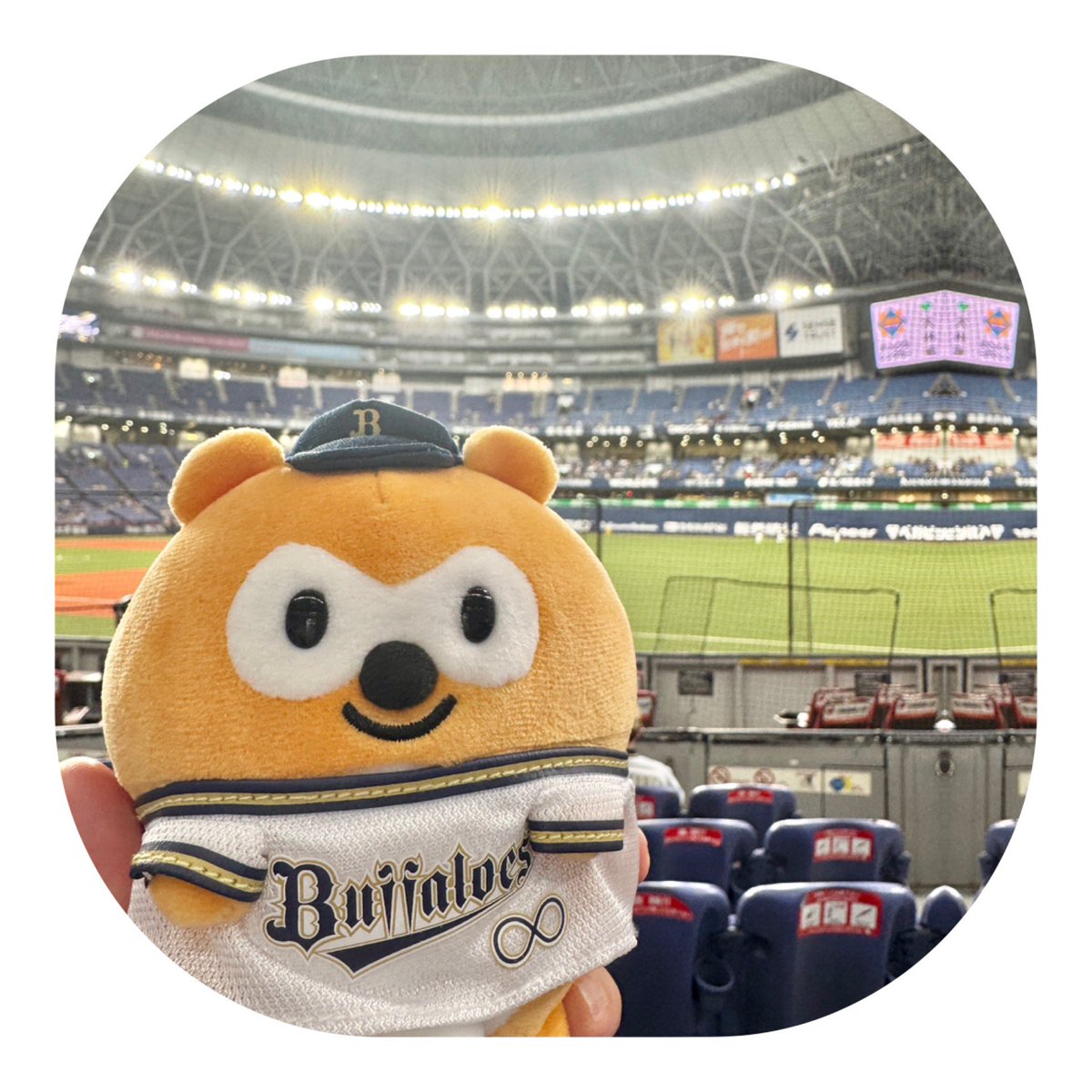 「ささやかな旅から帰宅。灼熱の万博やら初の京セラドーム行ったりしてました。ベルたそ」|おおつきべるののイラスト