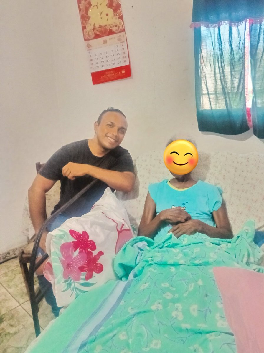LuisReyes_30's tweet image. #URGENTE. La Sra Celsa tiene 87 años, se encuentra en cama producto de una fractura de cadera, además tiene alzheimer. Necesita #ayuda con un colchón antiescaras, además de pañales y centros de cama.
Está bajo el cuidado de sus hijas, pero necesitan ayuda.
Caracas - El Valle.