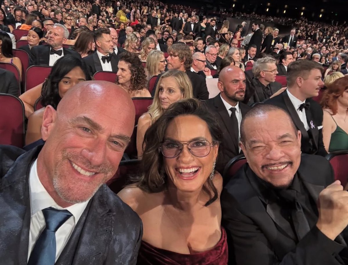 seIinameyer's tweet photo. NO THIS MEANS THE MOST TO ME EVER IN THE WHOLE WIDE WORLD. THESE ARE MY PEOPLE https://t.co/oFDxPoZ12X