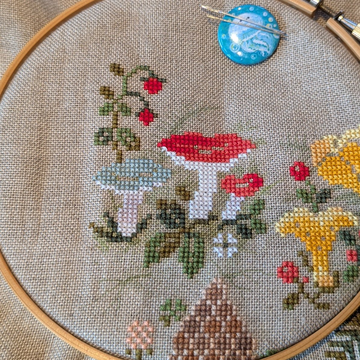 marizo_58's tweet photo. ベニタケ　RUSSULA MUSHROOMS
Mushrooms and Toadstools
#owlforestembroidery
#クロスステッチ https://t.co/ilYmi4bzpq