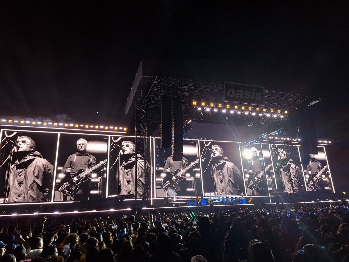 RaulDuronF's tweet photo. Noche mágica @oasis #Oasis https://t.co/V98ub95KN0