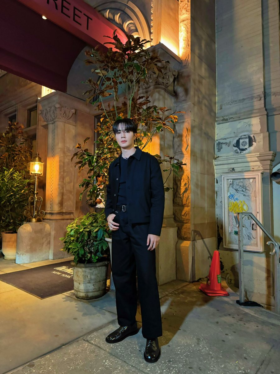 Dinner time! Thank you for the special dinner and memorable night with Zee <a href="/zee_pruk/">Z</a> 🍽✨️

ZEEPRUK AT NYFW AW25
#COSAW2025xZEE
#COSAW25
#COSThailand