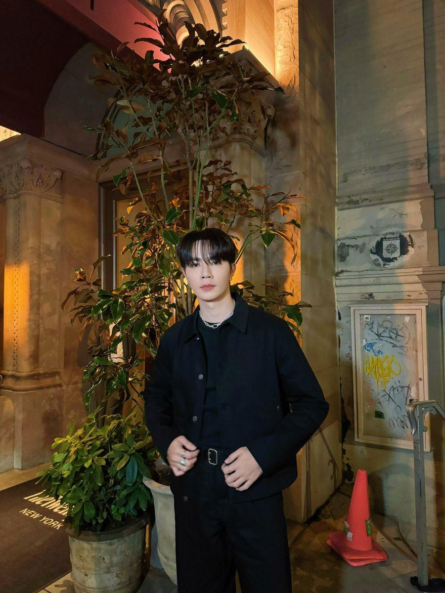 DomundiTV's tweet photo. Dinner time! Thank you for the special dinner and memorable night with Zee @zee_pruk 🍽✨️

ZEEPRUK AT NYFW AW25
#COSAW2025xZEE
#COSAW25
#COSThailand https://t.co/NCWzzs1yAa