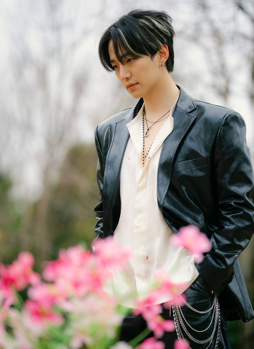 I was blond last time we met but I might do highlights like this idk if you come visit brother 😆 
My brother is sooooo cool I can’t wait to hype him again omg omg omg omg omg omg omg omg
#LEEJUNHO #typhoonfamily