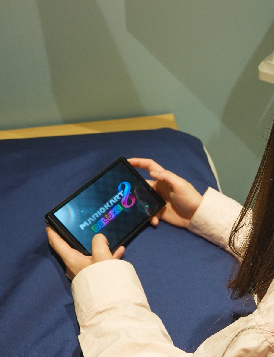 스테이패스포트 에어플레인 구리점 갔다옴! 전용기 테마라 기대했는데 과하지 않고 딱 적당한 감성✈️ 방에서 스크린으로 영화 보고, 스위치 겜하고, 컵라면 먹고 티타임까지 가능 접근성도 구리역 5분이라 편함.