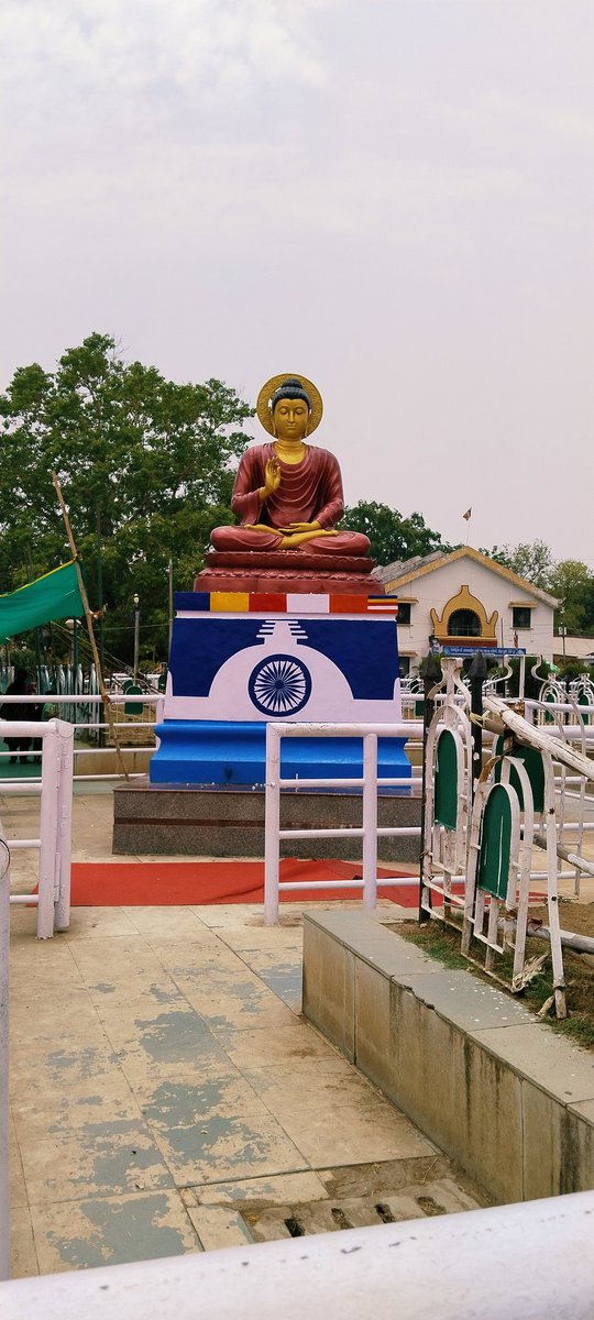 Anup111213's tweet image. आँख संसार की हर चीज को देखती है,
मगर आँख के अंदर कुछ चला जाए तो
उसे नहीं देख पाती,
ठीक उसी प्रकार मनुष्य दूसरों की बुराई तो देखता है, पर अपने अंदर बैठी बुराइयाँ उसे दिखाई नहीं देती
  #BB18 #bbvipks3 #shailenzo #yrkkh
नमो बुधाय 🙏 
जय भीम 💙 
शुभ प्रभात 🌅