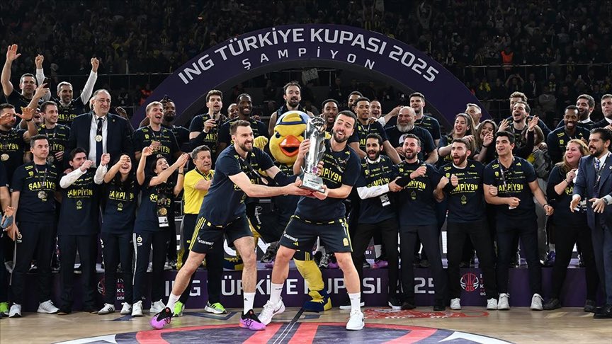 Bu sezon baskette Fenerbahçe yani dönüşse kupayı alırdık gibi sanki