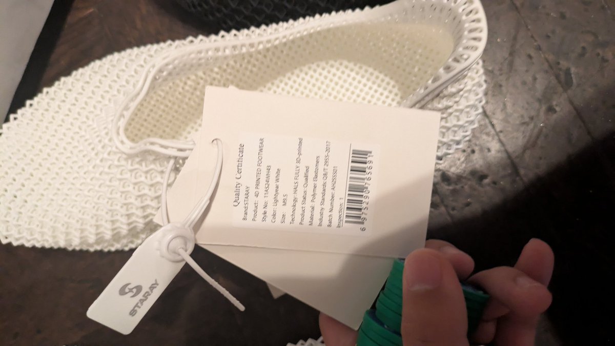 3DPの集いでSTARAYを試着させていただきました。

実際履いてみると、軽いし、通気性もいい！
僕の足は甲が高いのでサイズ変えても全く入らない事も多いが、伸縮性があっては着心地も良い🙆

試着してたら隣のお兄さんから「似合いますね！」って言われて嬉しくなったので購入意欲爆増💥