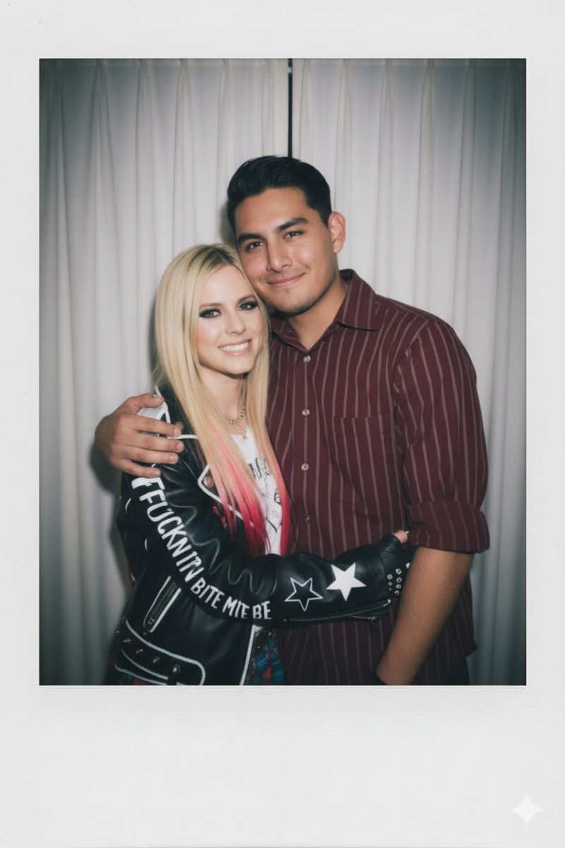 venegasprince's tweet photo. When it's you and me
We don't need no one to tell us who to be
We'll keep turning up the radio
What if you and I
Just put up a middle finger to the sky?
Let 'em know that we're still rock 'n' roll
❤️🖤✨❤️🖤✨❤️🖤✨ https://t.co/DzSSMWQ1H4