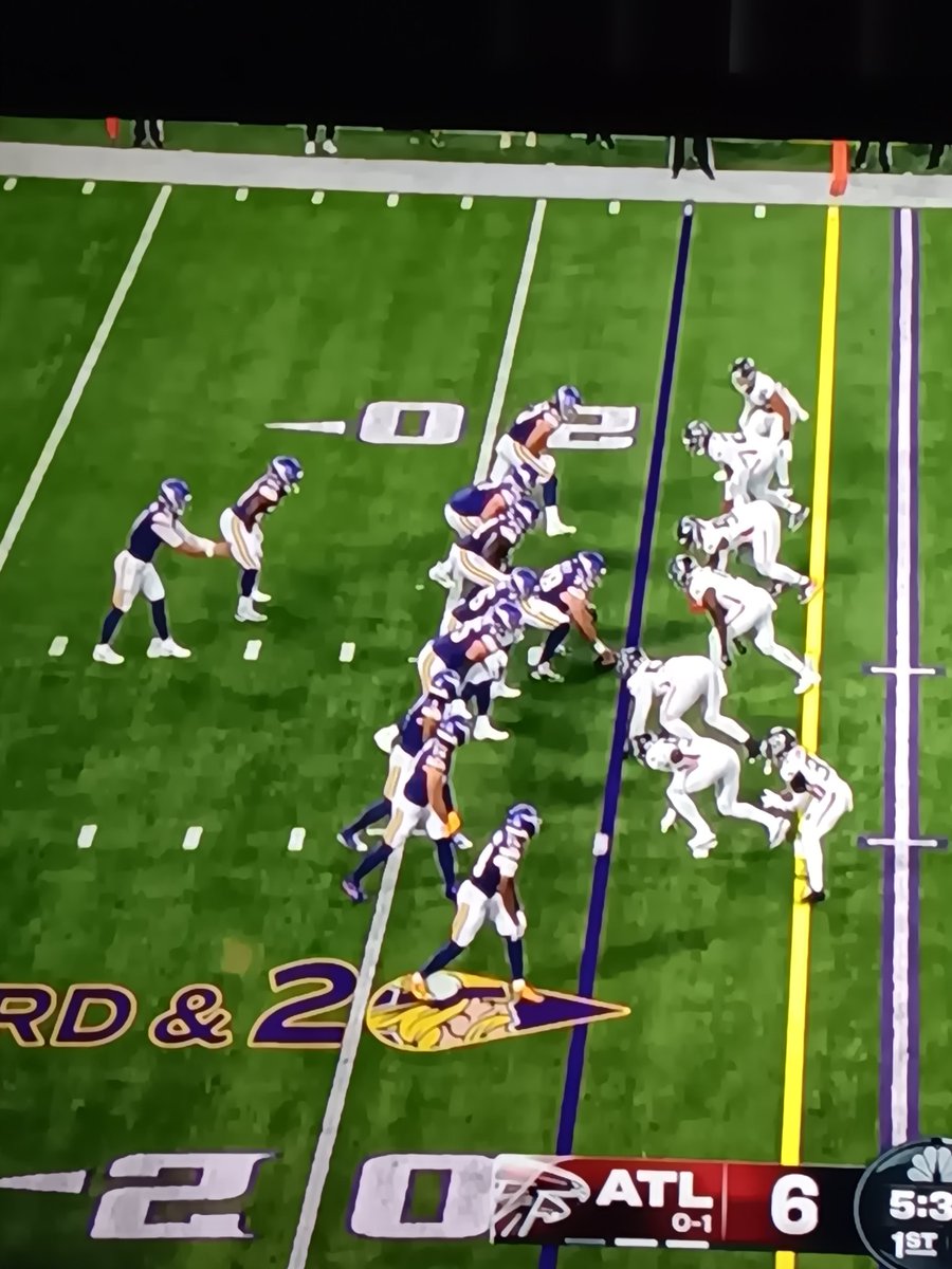 ThePurpleBizon's tweet image. Not a penalty against ATL, somehow
#WhatWeLearned 🧑‍🏫 #SNFonNBC #NFL