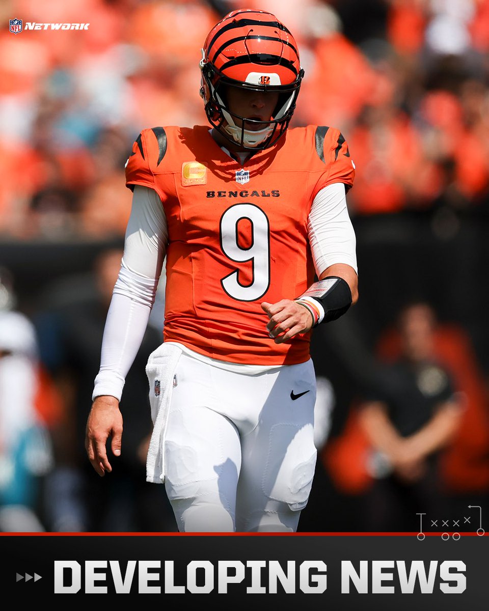 TomPelissero's tweet image. #Bengals QB Joe Burrow is feared to have suffered a Grade 3 turf toe injury that will require surgery and sideline him at least three months, sources tell me and @RapSheet.

Burrow left the stadium on crutches. He’ll get second opinions. But Cincinnati is bracing for a long-term…