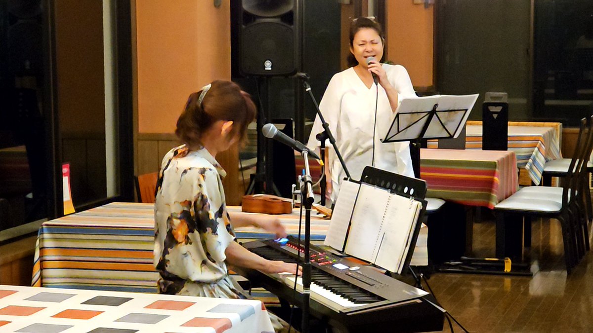 Over The Moon 

アコースティックな大人のライブイベントになりました😊

月がテーマだったのですが、それにちなんだセットリストや想いを盛り込んでくれて、イベント自体に一体感が生まれて凄く良いイベントになったと思います👍

stella さんの月をイメージしたワンプレート料理も美味しかった😍