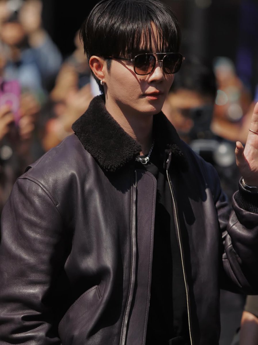 chismeznzn's tweet photo. Por el día o por la noche, Zee es el paquete de belleza, elegancia y talento completo 🖤✨

ZEEPRUK AT NYFW AW25
#COSAW2025xZEE #COSAW25
~♡ @zee_pruk #ZeePruk https://t.co/pXeXmzg1Lw