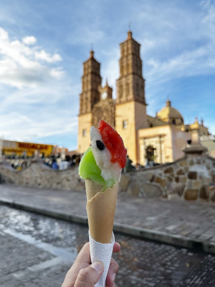 🇲🇽 Aquí donde nació la libertad de México. En Dolores Hidalgo, Cuna de la Independencia Nacional. De paso les recomendamos disfrutar de sus sabores. 🍦