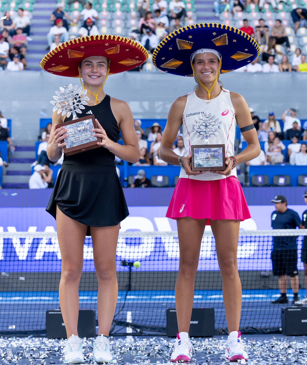 Congrats, Iva 🏆 

Muy buena semana, Emi 👏

#CopaColsanitasZurich #presentadoporVisa