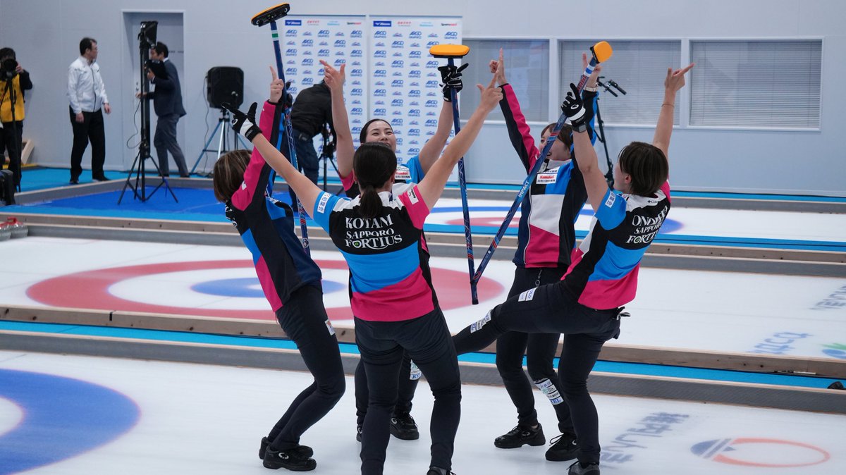 一般財団法人北海道電気保安協会 (@hochan_hdh) on Twitter photo 感動冷めやらぬ朝、おはようございます。
最終戦、思い出します。ラストロック、
「とっ、とっ、止まれーっ」
クローバーズ🍀の皆さんも同じ思いだったでしょう。
今朝、某民放に白井コーチと #フォルティウス の皆さんが出演されていました。会場の一つ隣で一緒に応援できたのも思い出です。 感動冷めやらぬ朝、おはようございます。
最終戦、思い出します。ラストロック、
「とっ、とっ、止まれーっ」
クローバーズ🍀の皆さんも同じ思いだったでしょう。
今朝、某民放に白井コーチと #フォルティウス の皆さんが出演されていました。会場の一つ隣で一緒に応援できたのも思い出です。