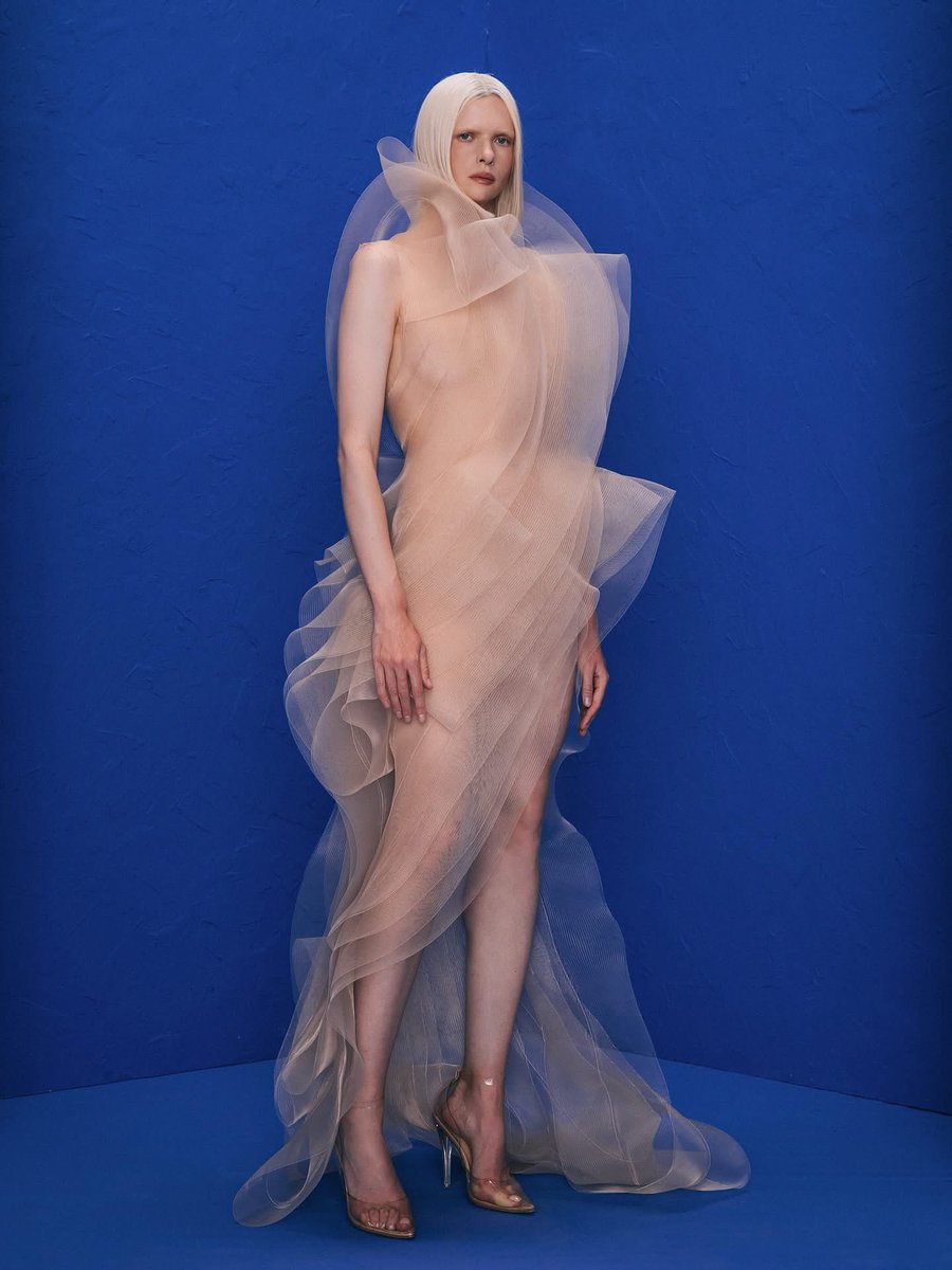 belldelagua's tweet image. LEVER คือชุดแบบลายเซ็นชัดมาก