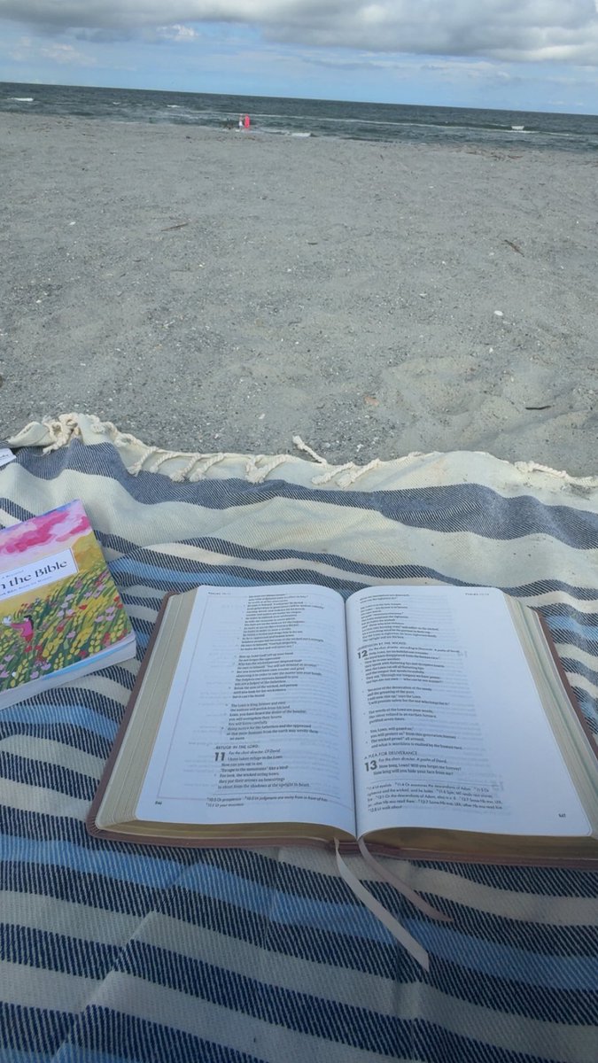 📖🌊 Spent my Sunday afternoon at the beach catching up on Bible study. Nothing better than God’s Word, the waves, and a little peace to recharge for the week ahead. 💙

#Faith #SundayVibes #JUCOlife