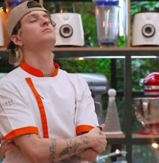 laboludadezelev's tweet photo. yo en estos momentos: 
 me pone mal verlo así 😭😭😭
#TeamChristopher #TopChefVIP4 https://t.co/DfMCgqtrfx