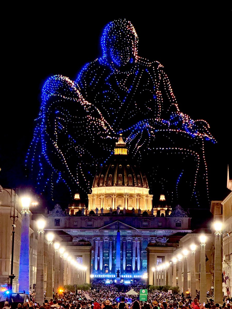 chanks_48's tweet photo. drone show @ the Vatican https://t.co/uTqCW3NJeQ
