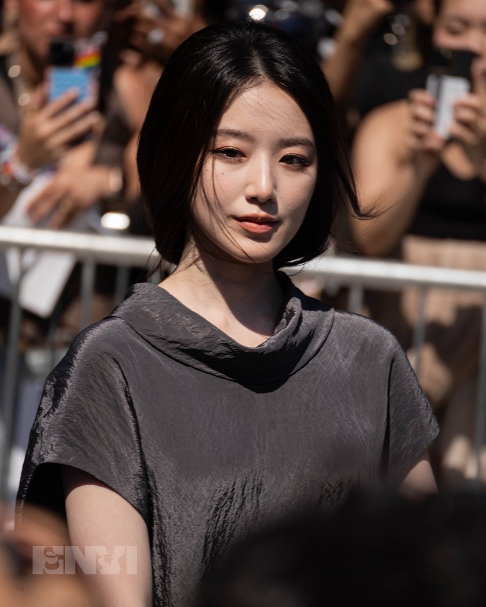 rhymeswitheve's tweet photo. loveliest shuhua of g-idle from @cosstores_kr today! 

(📸 by me for @envimediaco )

#SHUHUAxCOSAW25
#COSAW25 #슈화 #SHUHUA #舒華 https://t.co/aK6dVtv6fz
