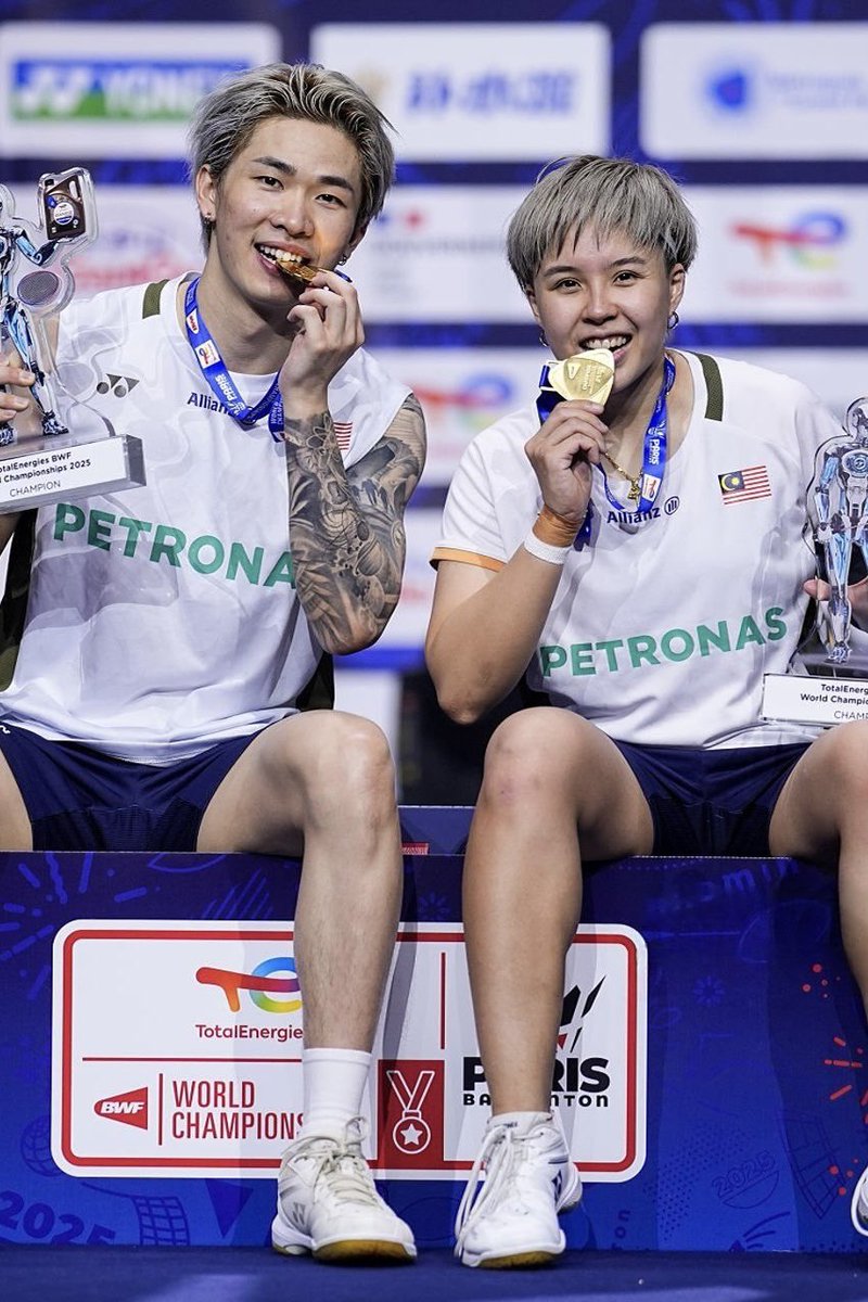 nsyahindah_'s tweet photo. helo… hopefully its not too late because as promised, heressss an overdue GA to celebrate Chentoh as ✨World Champs!✨🏆🥇

just like and rt this tweet
⏳ends 16 sept 12pm https://t.co/b7qeWASyYy