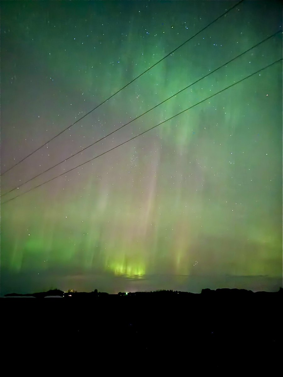 AmandaBuhse's tweet photo. The sky put on a beautiful show just north of Saskatoon tonight! #northernlights #canada #saskatoon https://t.co/PSUXx3wiDd