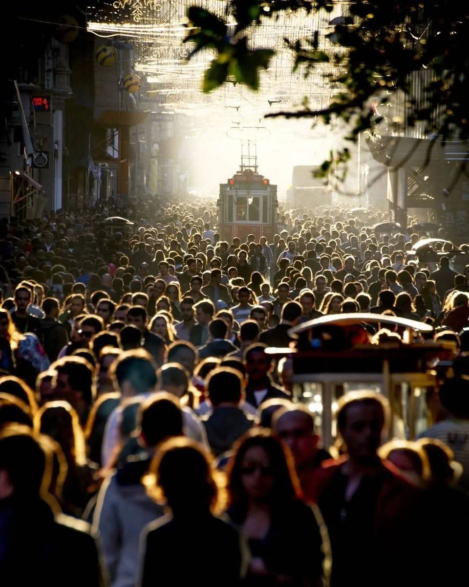 From İstiklal street in Istanbul 💓 

📸 : evrenmorel 👏