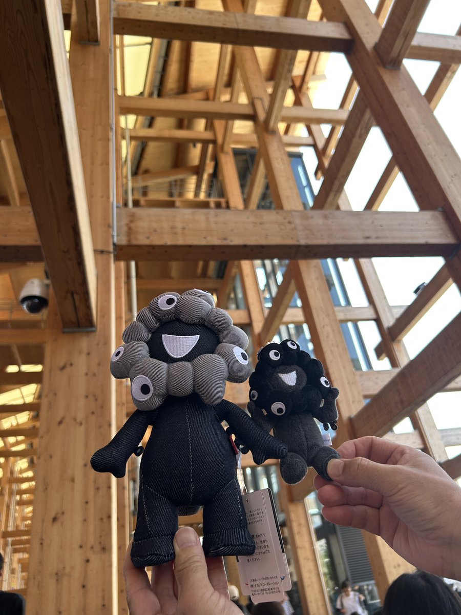 LEE72632751's tweet photo. ミャクエドウィンおった！
#エドウィン
#ミャクミャク
#黒ミャク https://t.co/rk3YCe1a9x