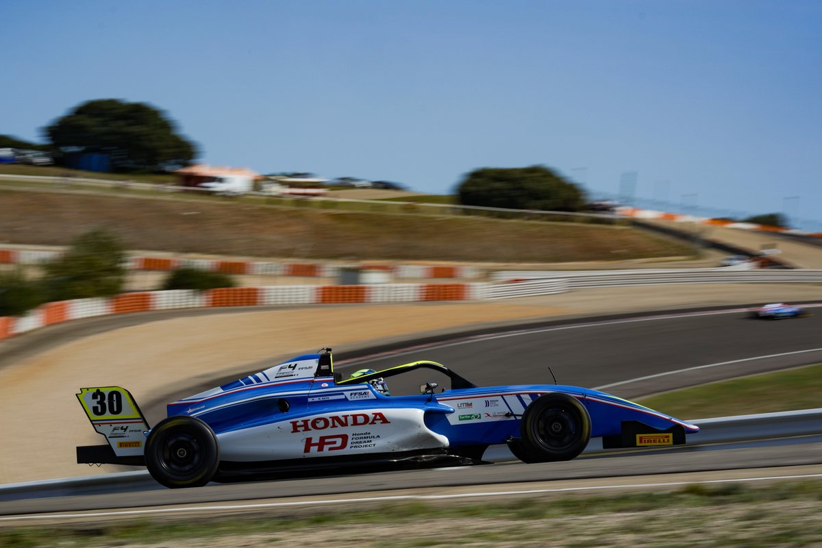 HondaJP_Live's tweet photo. 佐藤凛太郎、フランスF4初優勝🏆
┈┈┈┈┈┈┈┈┈┈┈┈┈┈┈‧⁺ ⊹˚.
フランスF4選手権 第5大会レデノン レース3
Honda育成ドライバーでルーキー
佐藤凛太郎選手が初優勝☝🏻

雨のレース2では初表彰台3位を獲得🥉

👇リザルト
https://t.co/Tb1to2NTtL

次戦は9月26〜28日の最終戦ル・マン👊
佐藤凛太郎選手の活躍にご期待ください！

#HFDP #HRC #FFSA #RintaroSato