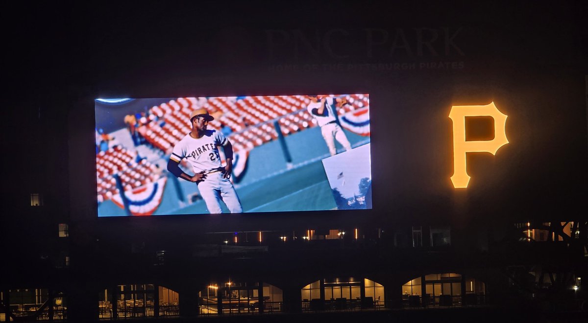 The #ClementeDocumentary shown at #PNCPark was wonderful! If you have a chance to see it on the big screen at theaters, you should. Check out the link to find dates &amp; times at a theater near you. 👇
clemente.film/tickets
#Arriba 🇵🇷 #RememberRoberto 
#Retire21  #ClementeDay 2️⃣1️⃣