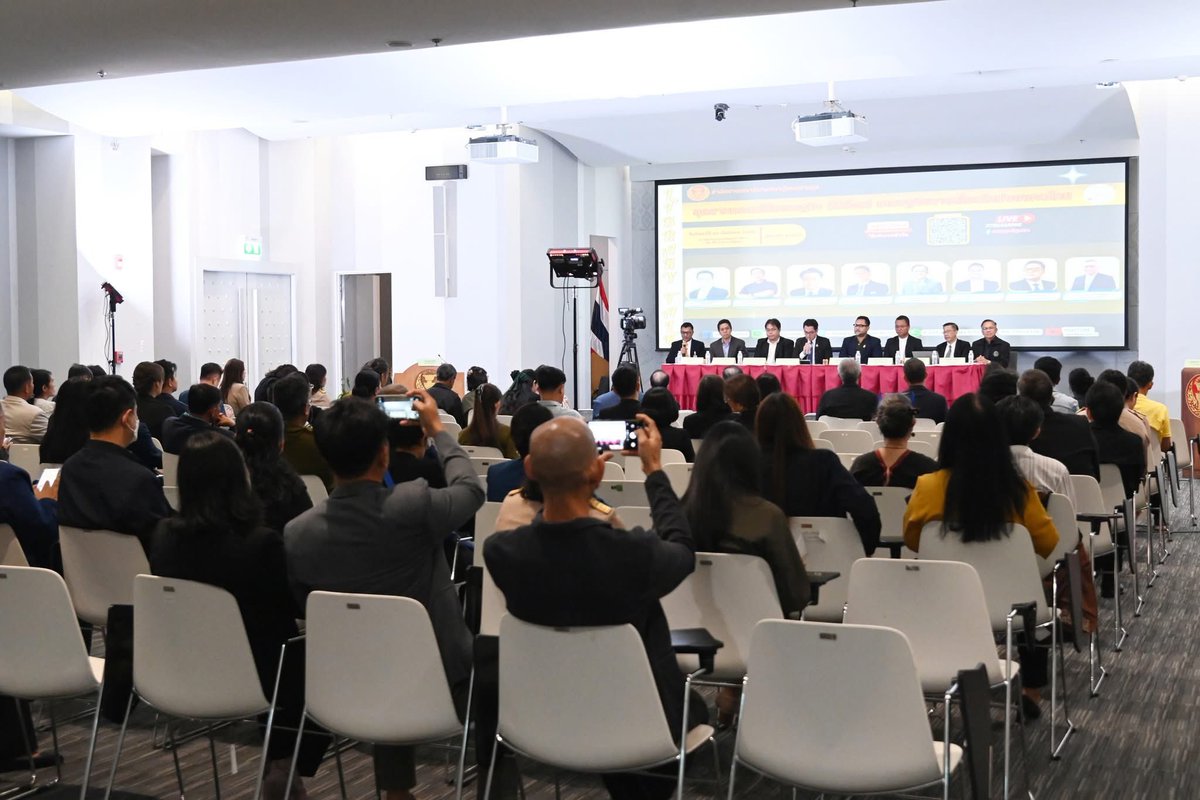 prparliament's tweet image. นายณัฏฐกฤษฎ์ วงศ์เจริญ รองเลขาธิการสภาผู้แทนราษฎร เป็นประธานในพิธีเปิดโครงการ #LibraryTalk เรื่อง #อุตสาหกรรมไม้เศรษฐกิจ (ไม้ล้อม) #เศรษฐกิจทางเลือกใหม่ของคนไทย web.parliament.go.th/view/9/news_de…