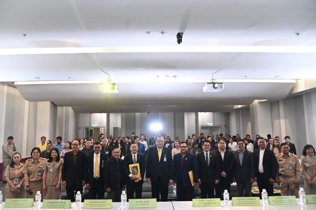 prparliament's tweet image. นายณัฏฐกฤษฎ์ วงศ์เจริญ รองเลขาธิการสภาผู้แทนราษฎร เป็นประธานในพิธีเปิดโครงการ #LibraryTalk เรื่อง #อุตสาหกรรมไม้เศรษฐกิจ (ไม้ล้อม) #เศรษฐกิจทางเลือกใหม่ของคนไทย web.parliament.go.th/view/9/news_de…