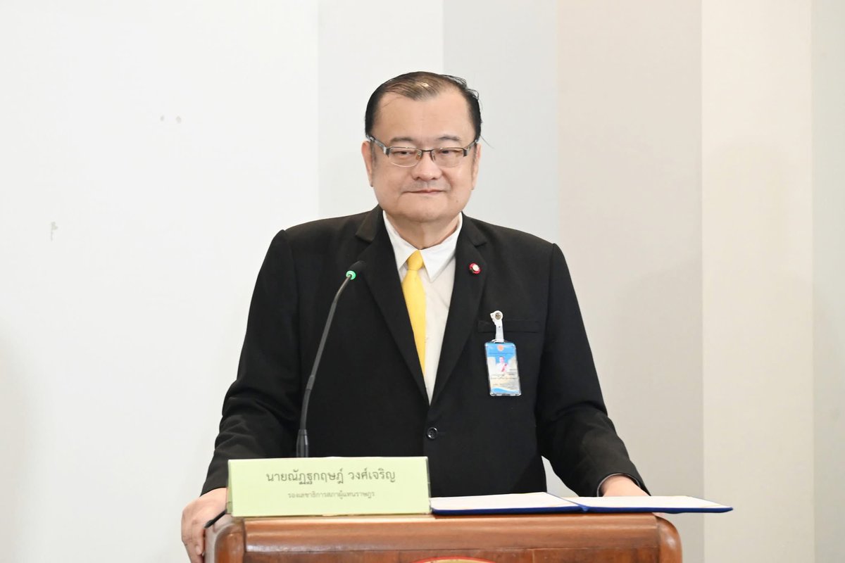 prparliament's tweet image. นายณัฏฐกฤษฎ์ วงศ์เจริญ รองเลขาธิการสภาผู้แทนราษฎร เป็นประธานในพิธีเปิดโครงการ #LibraryTalk เรื่อง #อุตสาหกรรมไม้เศรษฐกิจ (ไม้ล้อม) #เศรษฐกิจทางเลือกใหม่ของคนไทย web.parliament.go.th/view/9/news_de…