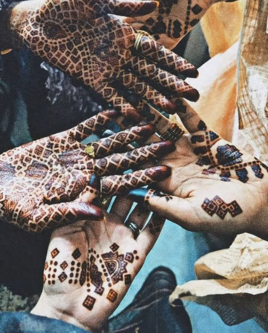 زينة الأيادي بالحنّه.. عادة ما زالت تورّث من الجدات للبنات