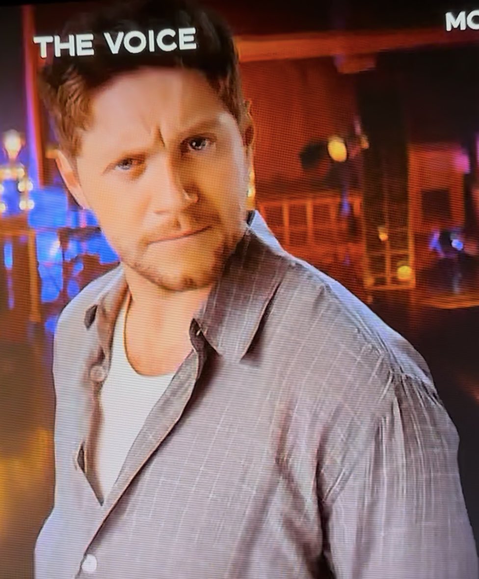 LindaI26's tweet image. Here is the Snoop ASMR spot. Niall’s face! #NBCTheVoice #Snoop #NiallHoran