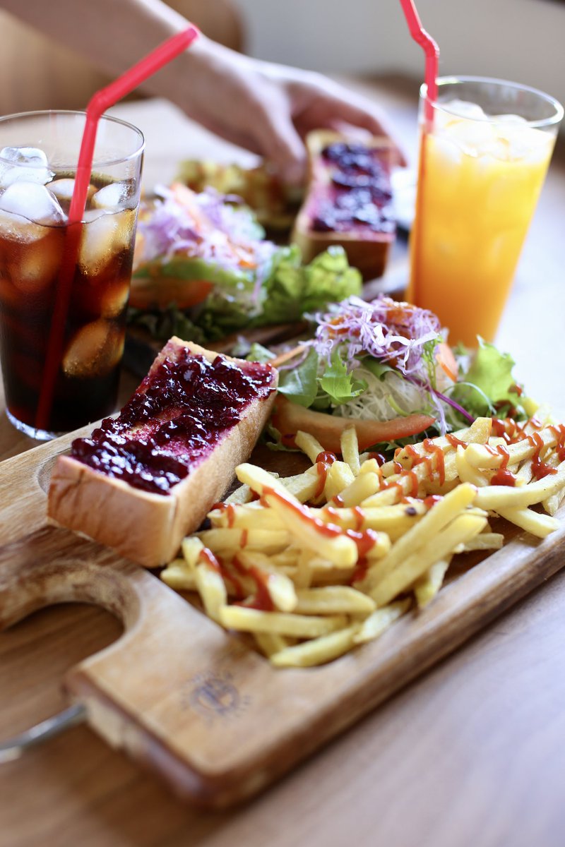 おはようございます☀今朝はブルーベリーとフライドポテト朝食が美味しいです🍟マックのCM見て業務スーパーで買うやつです🍟🍟🍟