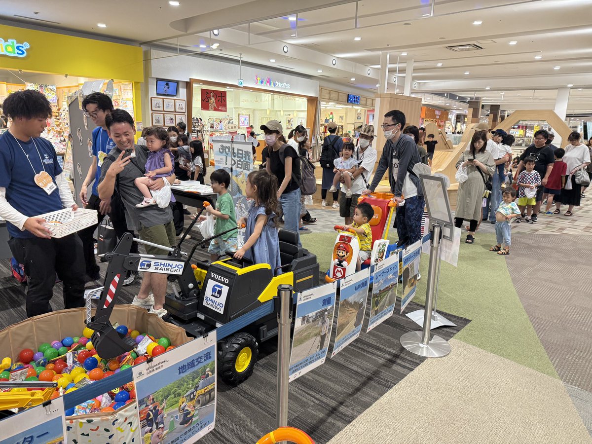 Stoneman_ISHIO's tweet image. 重機体験が大盛況すぎる！！
建設業のポテンシャル感じる！！