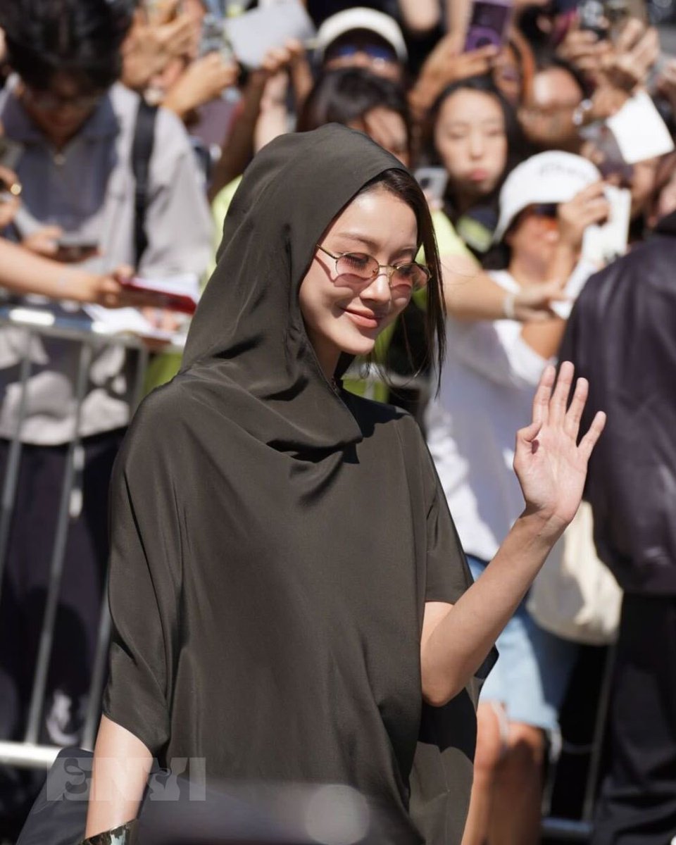 Thai actress Namtan looking beautiful at the COS NYFW show. 

📸: <a href="/rhymeswitheve/">niamh</a> 

<a href="/NamtanTipnaree/">Namtan.Tipnaree</a> #COSAW2025xNAMTAN #COSThailand #COSAW25 #NamtanFilm