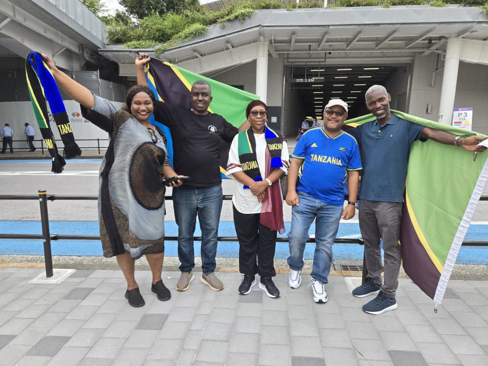UbaloziJapan's tweet photo. 🇹🇿🇹🇿🇹🇿🇹🇿🇹🇿
Mwanariadha wa Tanzania, Bw. Alphonce Simbu, ameibuka mshindi wa kwanza katika mashindano ya World Athletics Championship 2025, kwenye mbio za Marathon (KM 42) zilizofanyika jijini Tokyo, Japan.

Mashindano hayo yalihusisha zaidi ya wanariadha 90 kutoka mataifa mbalimbali duniani, ambapo ushindi huu umeweka historia na kuipeperusha vyema bendera ya Tanzania katika anga la michezo ya kimataifa.

🇹🇿🇹🇿🇹🇿🇹🇿🇹🇿