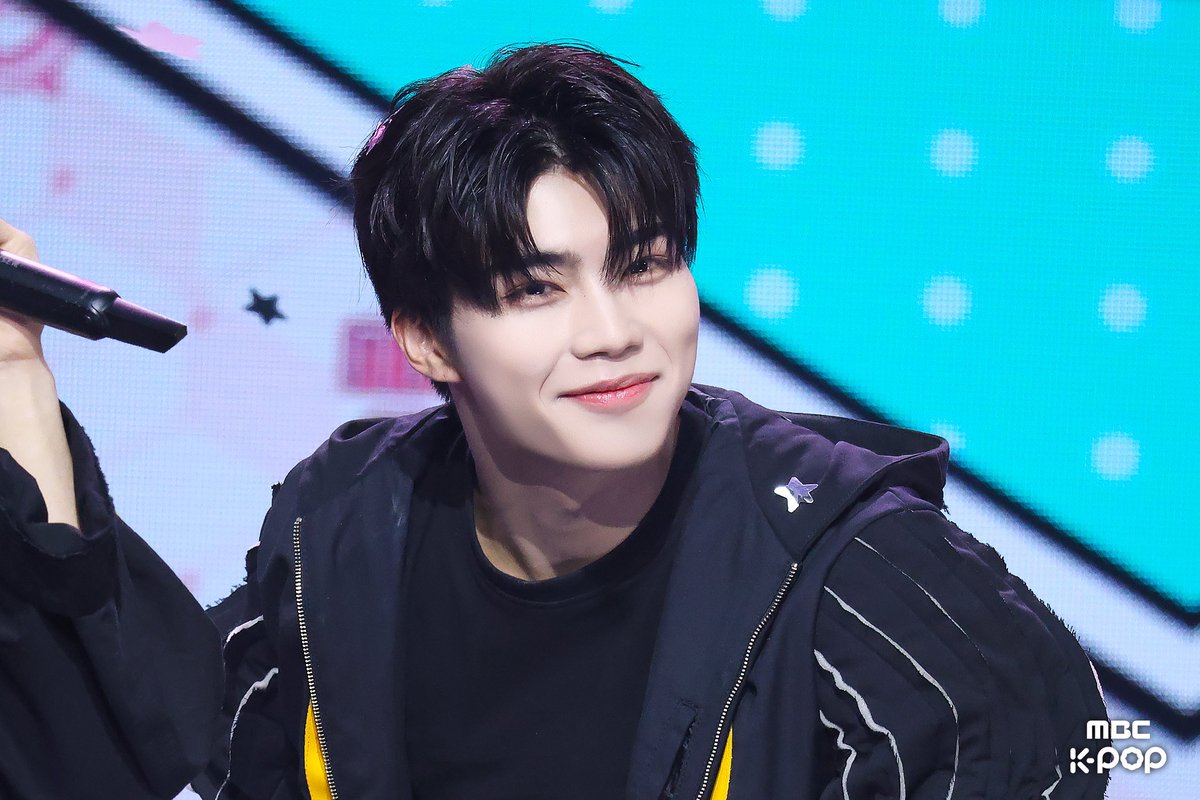 PGW_GLOBAL's tweet photo. [📸] 250913 – #PARKGUNWOOK 1st on Show! Music Core ‘ICONIK’ On-Site Photo

#박건욱 #パクゴヌク #朴乾旭 #ZEROBASEONE     #ZB1    #ICONIK https://t.co/hkqupga13z