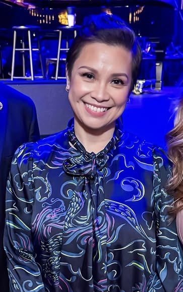 chevenzon's tweet photo. Ang ganda niya!!! And naka dress siyaaaa!!! https://t.co/MgL4F5V4LC