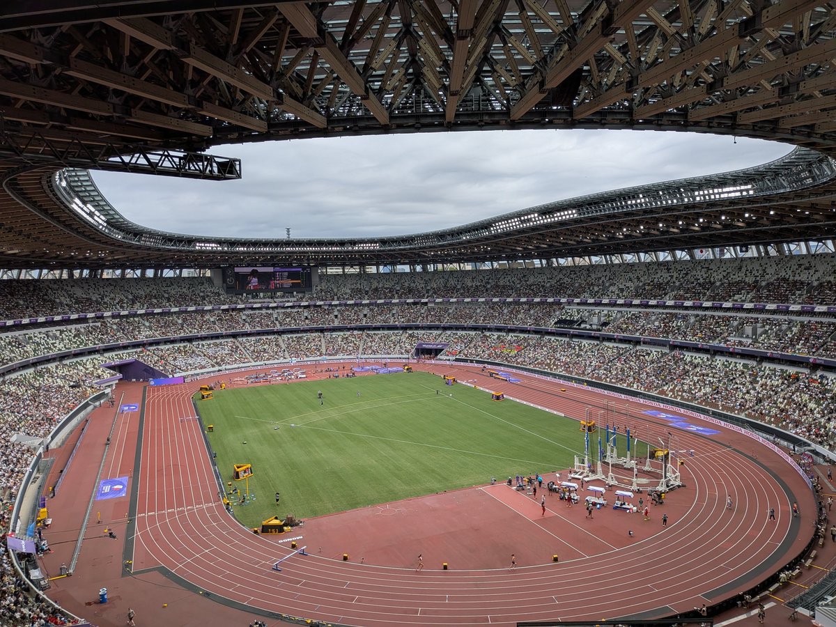 私は新宿区～swarmapp.com/user/27244343/…、国立競技場にいました

今日はここから！①