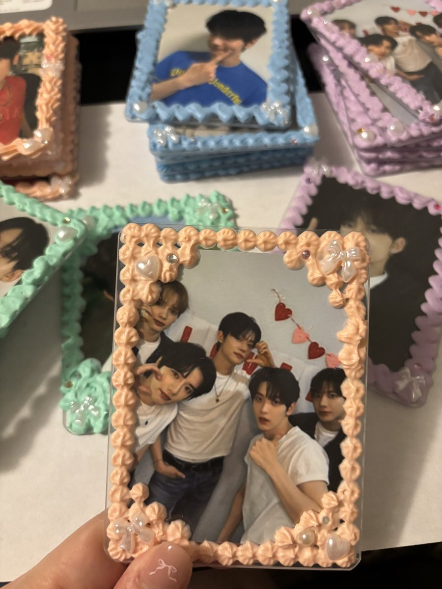 82______xcx's tweet photo. First time decorating photo card cases! I'm ready for Dallas!! 🩷

#TOMORROW_X_TOGETHER 
#MOA https://t.co/nt87y6W44S